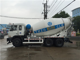 云南楚雄在我廠訂夠四臺(tái)10方攪拌車