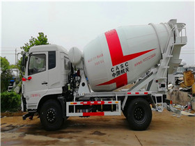 航天萬(wàn)山7方三臺(tái)攪拌車(chē)發(fā)車(chē)圖片