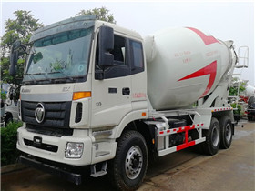 福田歐曼15立方攪拌車(chē)發(fā)車(chē)現(xiàn)場(chǎng) 