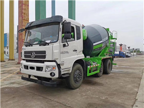 航天萬(wàn)山8方攪拌車(chē)